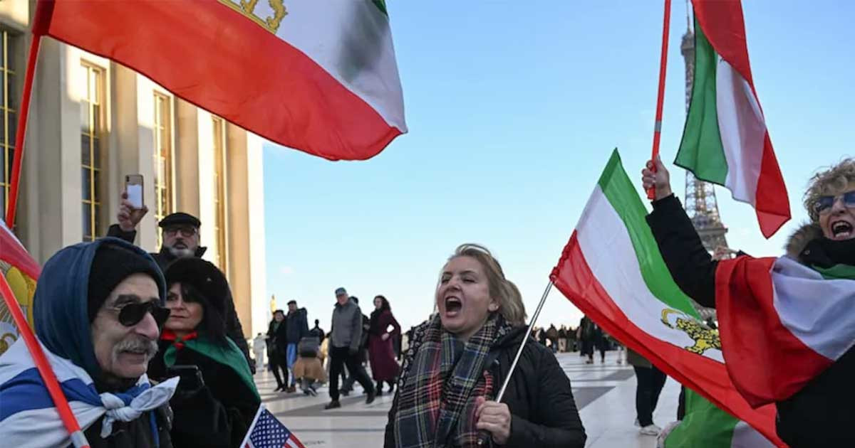 ট্রাম্পে ভরসা করে রাজপথে, পরে ‘বিশ্বাসঘাতকতা’র অভিযোগ—ক্ষুব্ধ ইরানি বিক্ষোভকারীরা