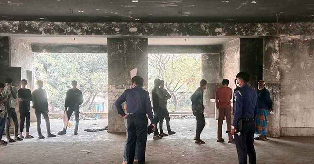 সাভারে পরিত্যক্ত কমিউনিটি সেন্টার থেকে ২ জনের পোড়া মরদেহ উদ্ধার