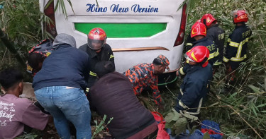 ঢাকা-বরিশাল মহাসড়কে বাসচাপায় নিহত ৪