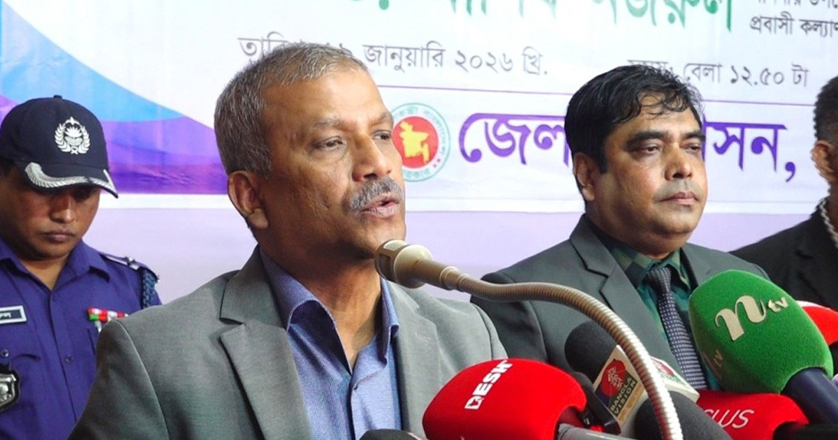 আপনার সরকার আপনি ঠিক করবেন: আসিফ নজরুল