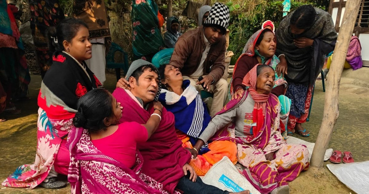 সড়ক দুর্ঘটায় একই গ্রামের ৫ জন নিহত, গ্রামের বাড়িতে চলছে শোকের মাতম