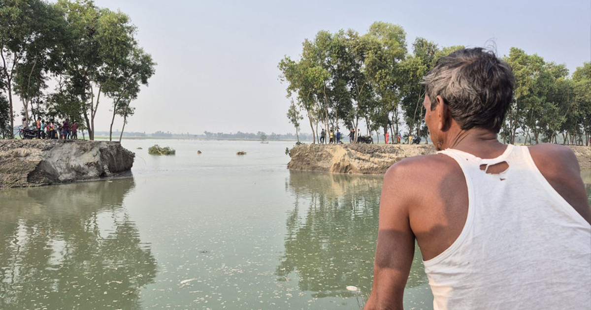 সেচ খালের বাঁধে ভাঙন, তলিয়ে গেল শতাধিক একর জমি