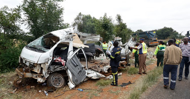 দক্ষিণ আফ্রিকায় ভয়াবহ সড়ক দুর্ঘটনায় ১৩ স্কুলশিক্ষার্থী নিহত