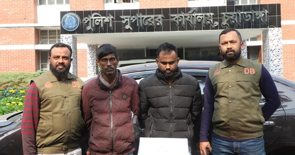 প্রাইভেট কারে ৮৪০ বোতল নেশাজাতীয় ‘ইসকাফ’ সিরাপ, আটক ২