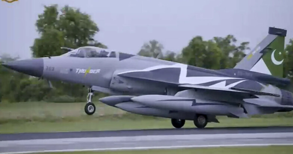 পাকিস্তানের জেএফ-১৭ কিনছে ১৩ দেশ, আগ্রহী আরও ৬ দেশ