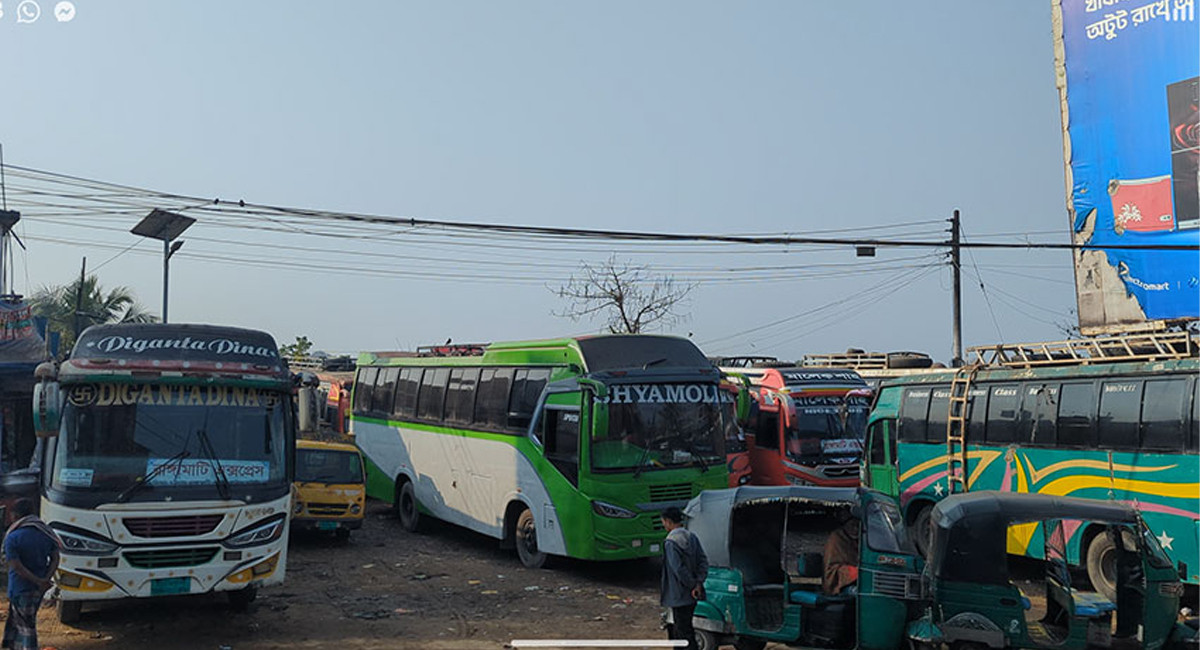 রাঙ্গামাটিতে অনির্দিষ্টকালের জন্য বাস চলাচল বন্ধ
