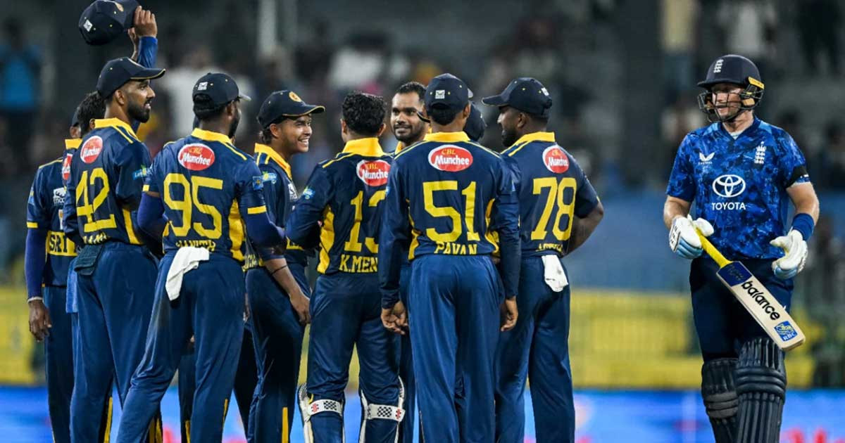 ইংল্যান্ডকে হারিয়ে সিরিজে এগিয়ে গেল লঙ্কানরা