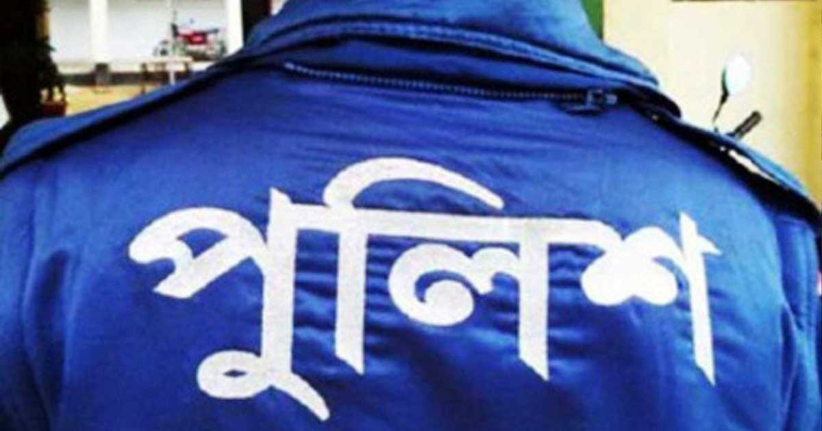 চেকপোস্টে পুলিশ সদস্যকে কুপিয়ে জখম