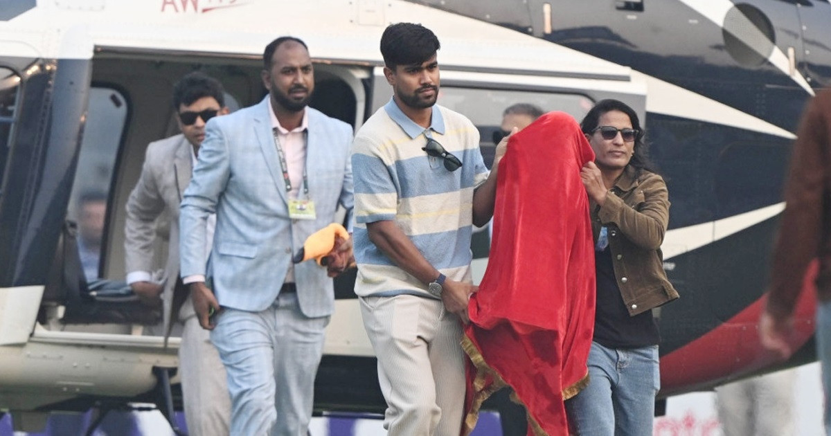 হেলিকপ্টারে মাঠে নামলো বিপিএল ট্রফি