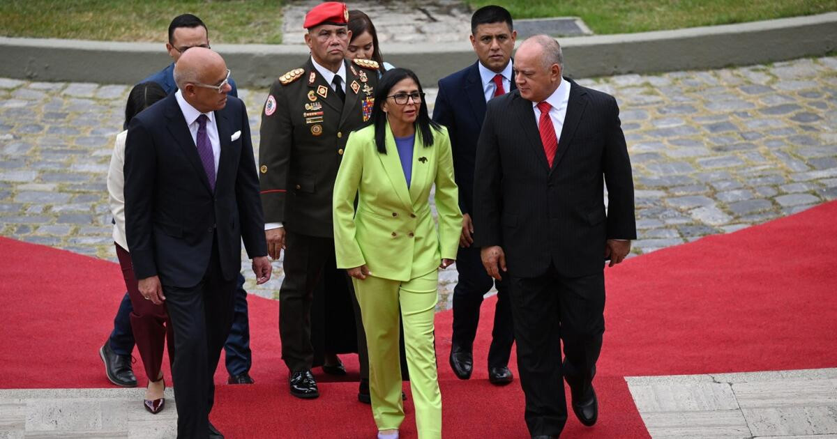 মাদুরোকে উৎখাতের ষড়যন্ত্রে সামনে এলো নতুন নাম