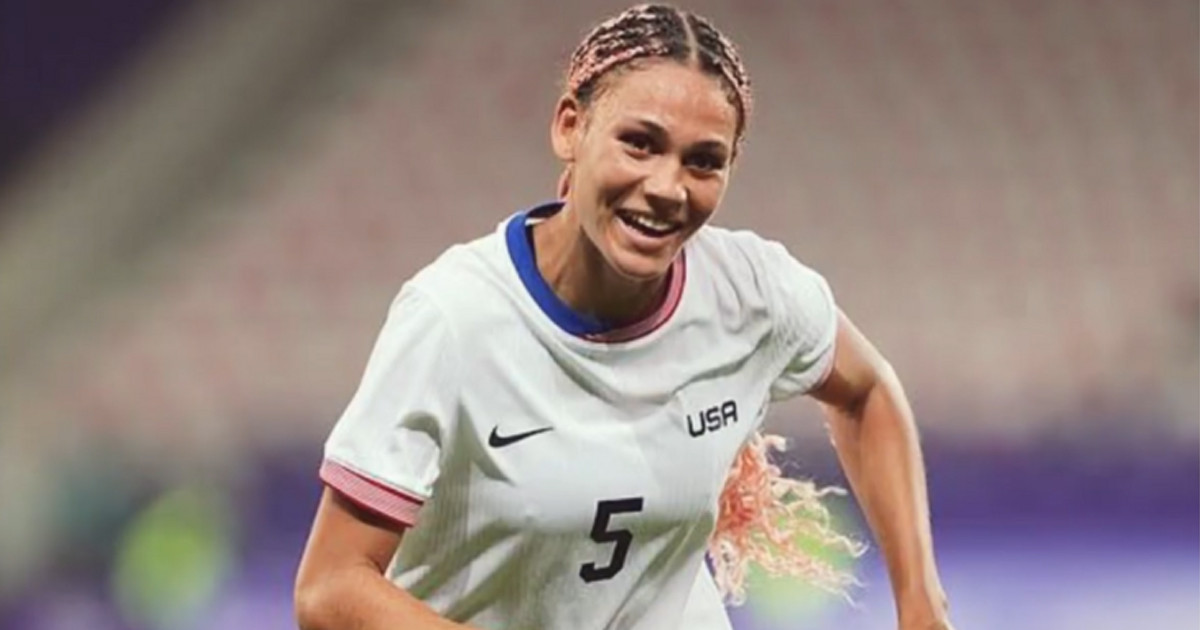 ফুটবলে বিশ্বের সর্বোচ্চ আয় করা নারী এখন তিনি