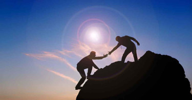 অন্যের বিপদে পাশে থাকার উপকারিতা