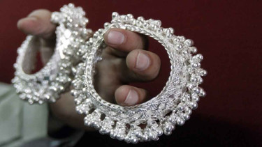 দেশে ফের বাড়ল রুপার দাম, ভরিতে কত?