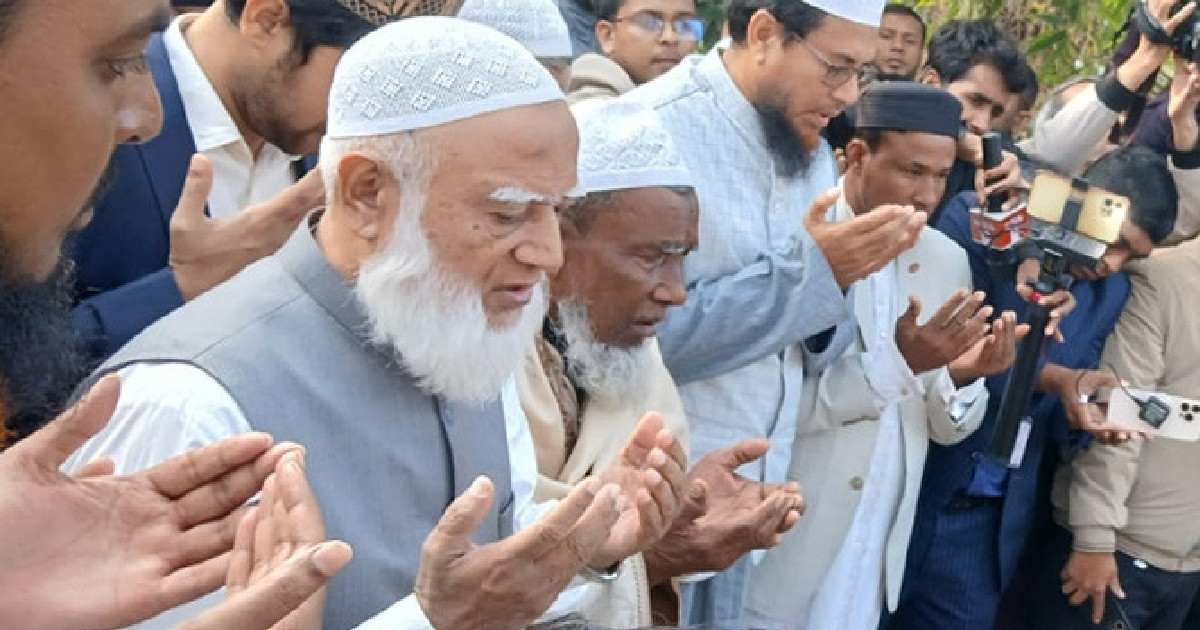শহীদ আবু সাঈদের কবর জিয়ারত করলেন জামায়াত আমির