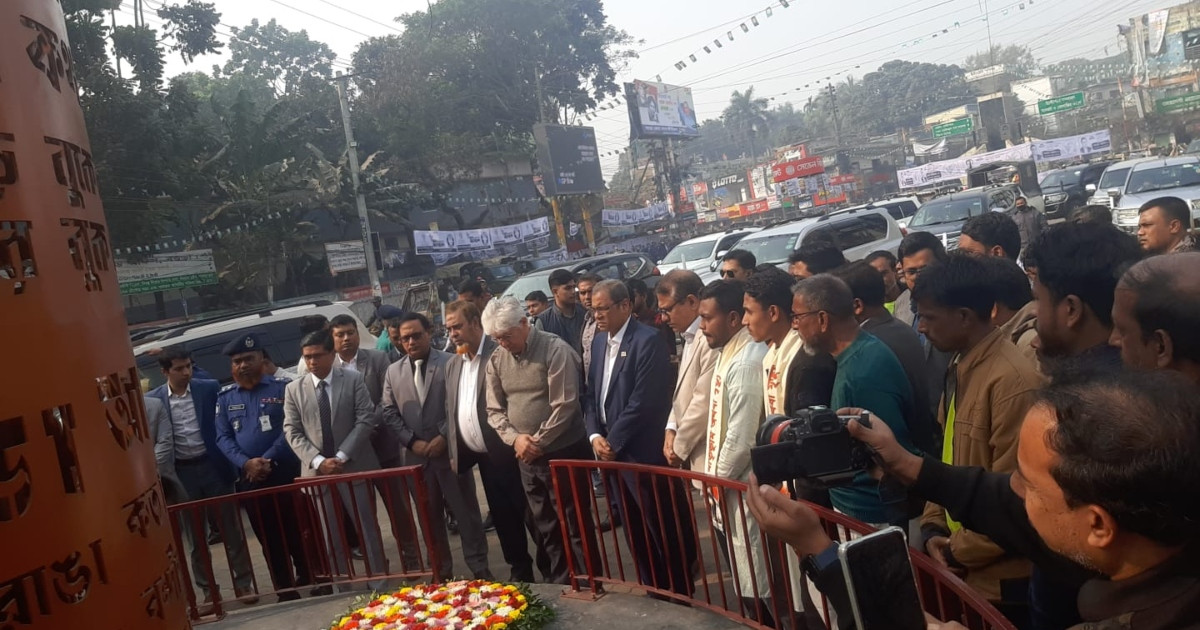 বগুড়ায় জুলাই শহীদদের শ্রদ্ধা জানালেন উপদেষ্টা আদিলুর রহমান