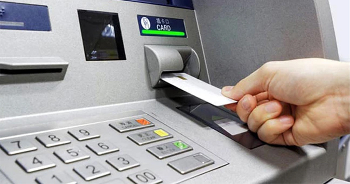 এটিএম বুথে কার্ড আটকে যায় কেন, করণীয় কী?