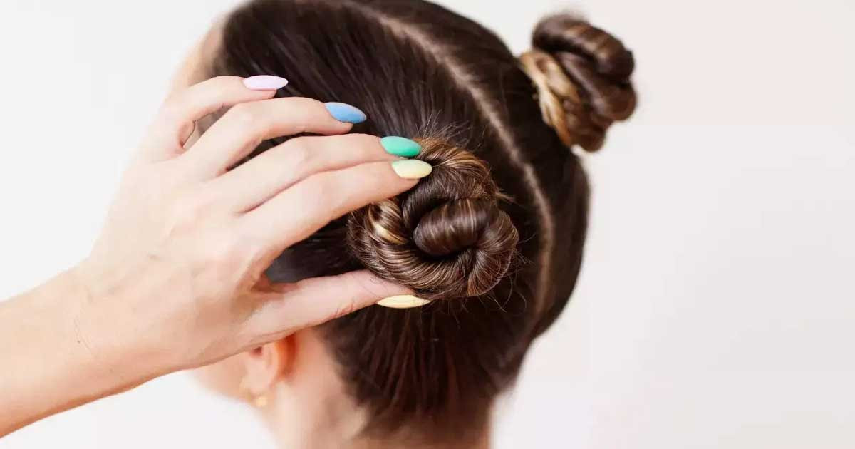 রাতে চুল বেঁধে ঘুমাবেন, নাকি খোলা রাখবেন? জানুন বিশেষজ্ঞদের সঠিক পরামর্শ