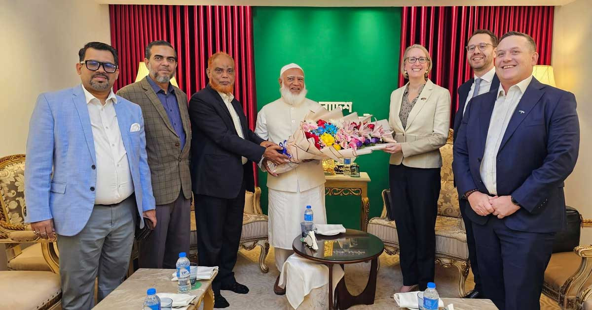 জামায়াত আমিরের সঙ্গে সাক্ষাৎ করলেন সারাহ কুক