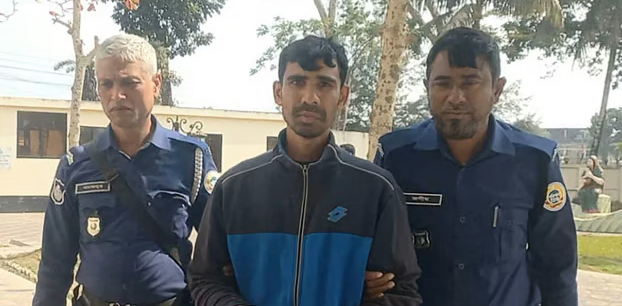 জেলা প্রশাসকের কার্যালয়ে ঢুকে হামলার চেষ্টা, যুবক আটক