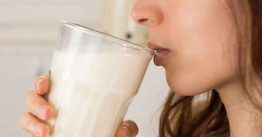 দুধের সঙ্গে কোন খাবার শরীরের ক্ষতি করে?