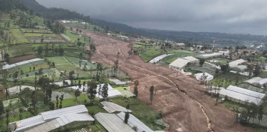 জাভা দ্বীপে ভয়াবহ ভূমিধসে ১১ জনের মৃত্যু, নিখোঁজ ৭৯