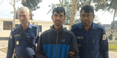 জেলা প্রশাসকের কার্যালয়ে ঢুকে হামলার চেষ্টা, যুবক আটক