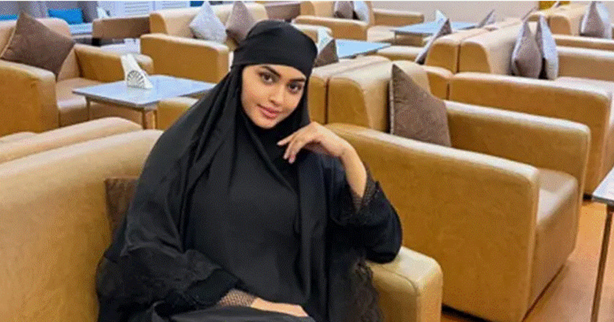 ওমরা পালনে সৌদি আরবে মারিয়া মিম