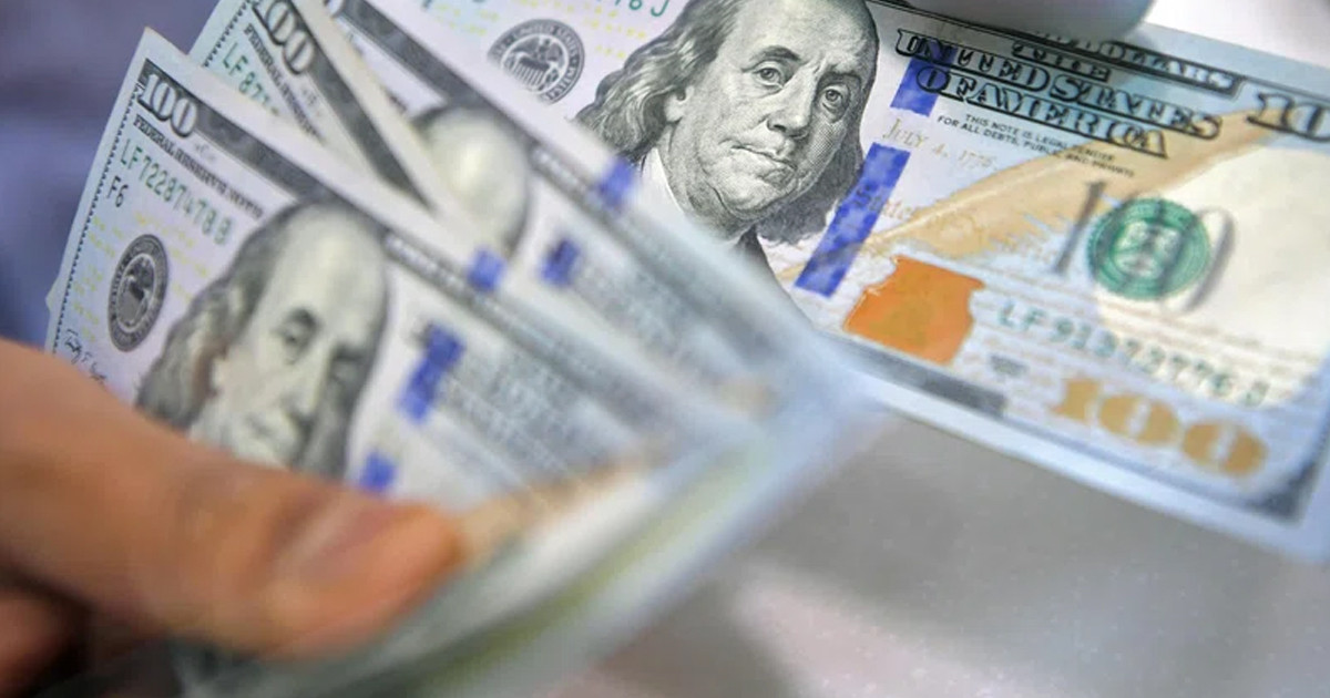 মার্কিন ডলারকে ডিঙিয়ে সিঙ্গাপুর ডলার শীর্ষে