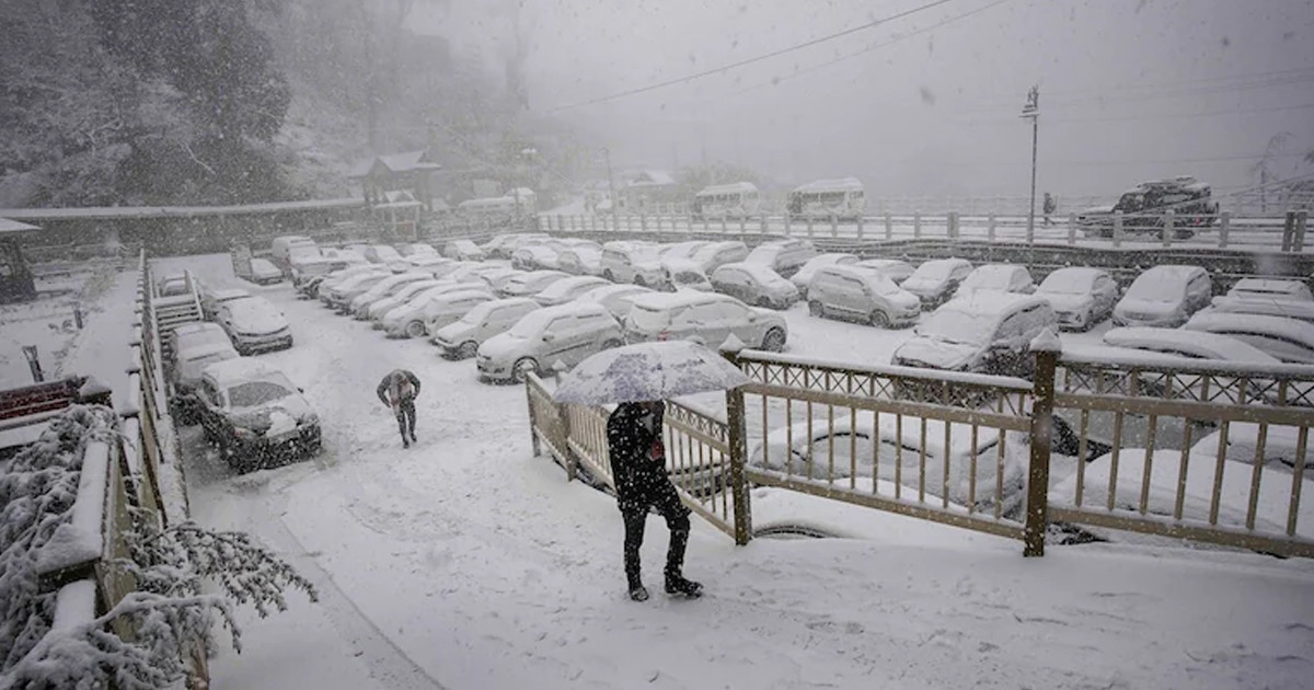 বিপর্যস্ত ভারতের হিমাচল, বন্ধ ৬৮৩ রাস্তা