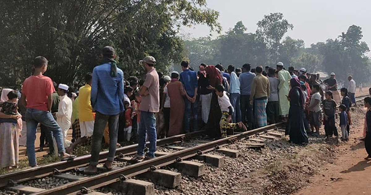 দুই সন্তানসহ ট্রেনের নিচে ঝাঁপ দিলেন মা