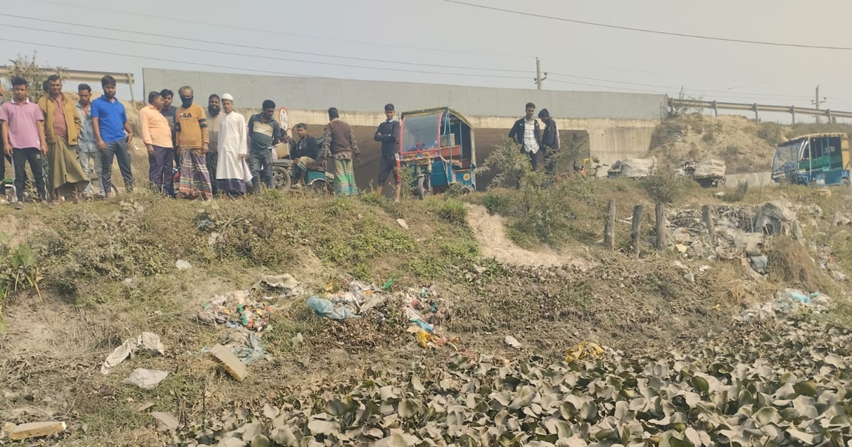 ধামরাইয়ে পরিত্যক্ত ডোবা থেকে অর্ধগলিত লাশ উদ্ধার