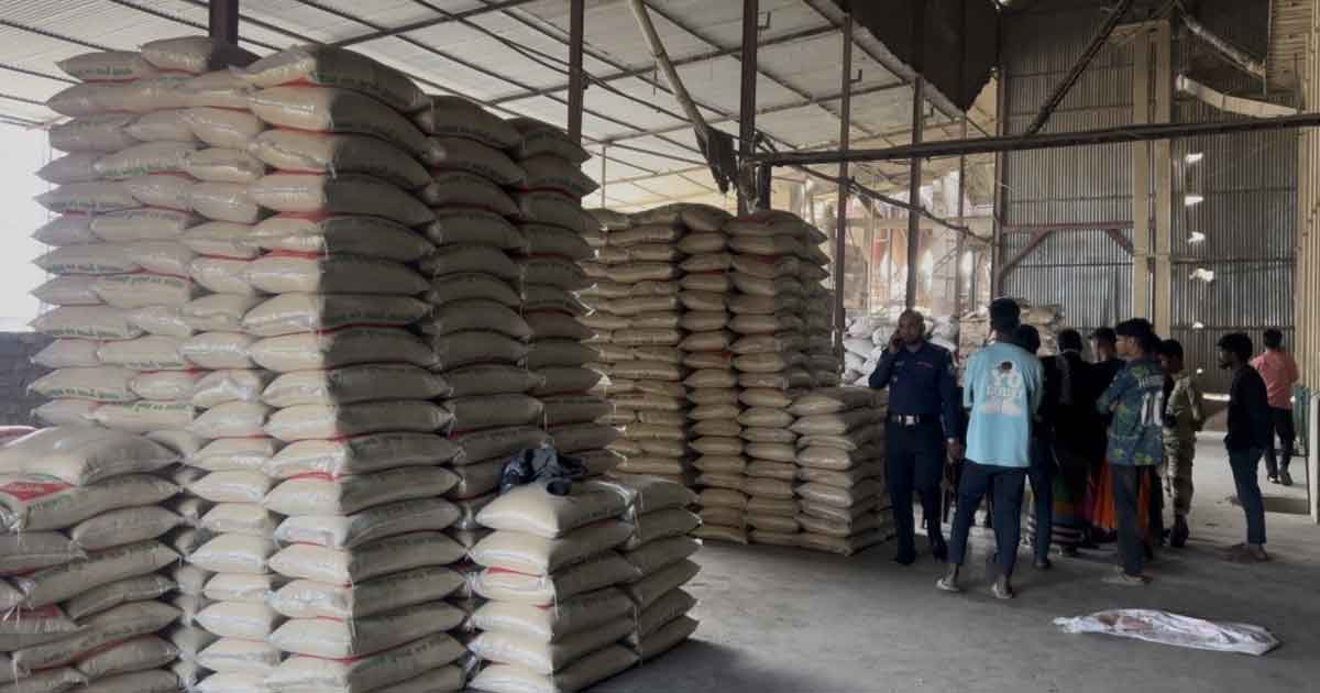 রাতের আঁধারে রাইস মিলে ডাকাতের হানা, মুহূর্তেই বস্তায় বস্তায় চাল লুট