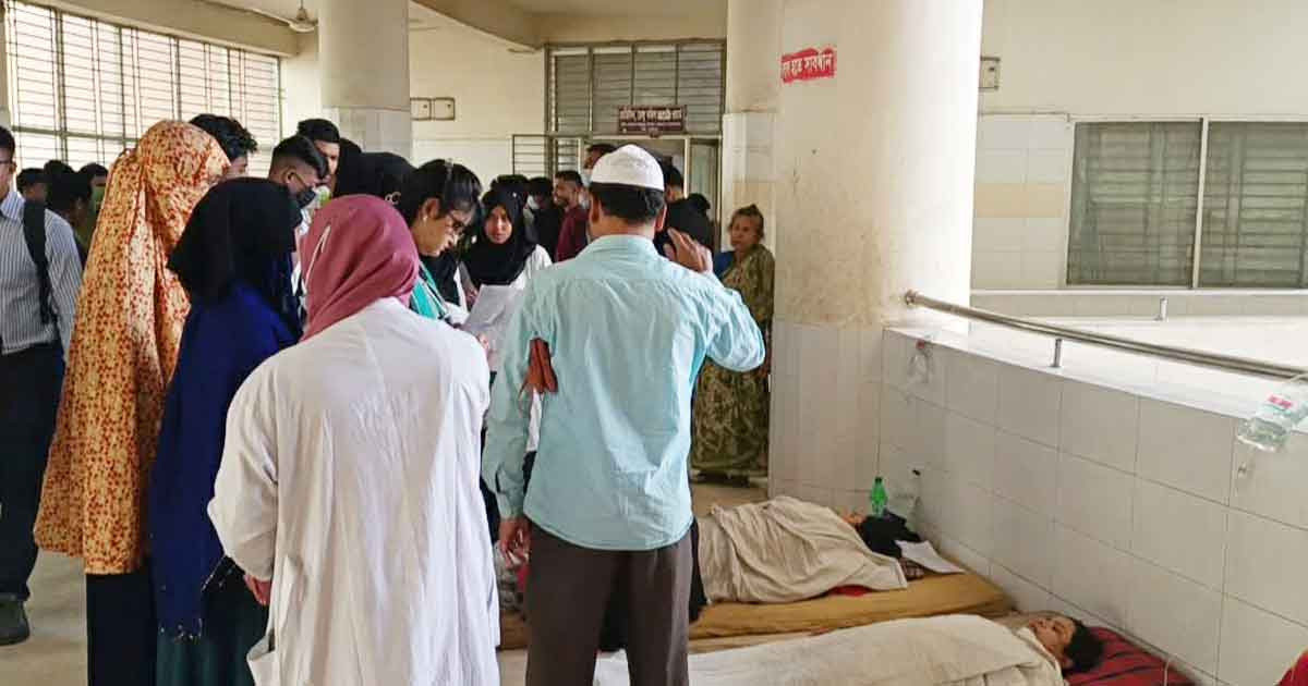 গাজীপুরের টঙ্গীতে পোশাক কারখানার শতাধিক শ্রমিক অসুস্থ, কারখানায় ছুটি ঘোষণা