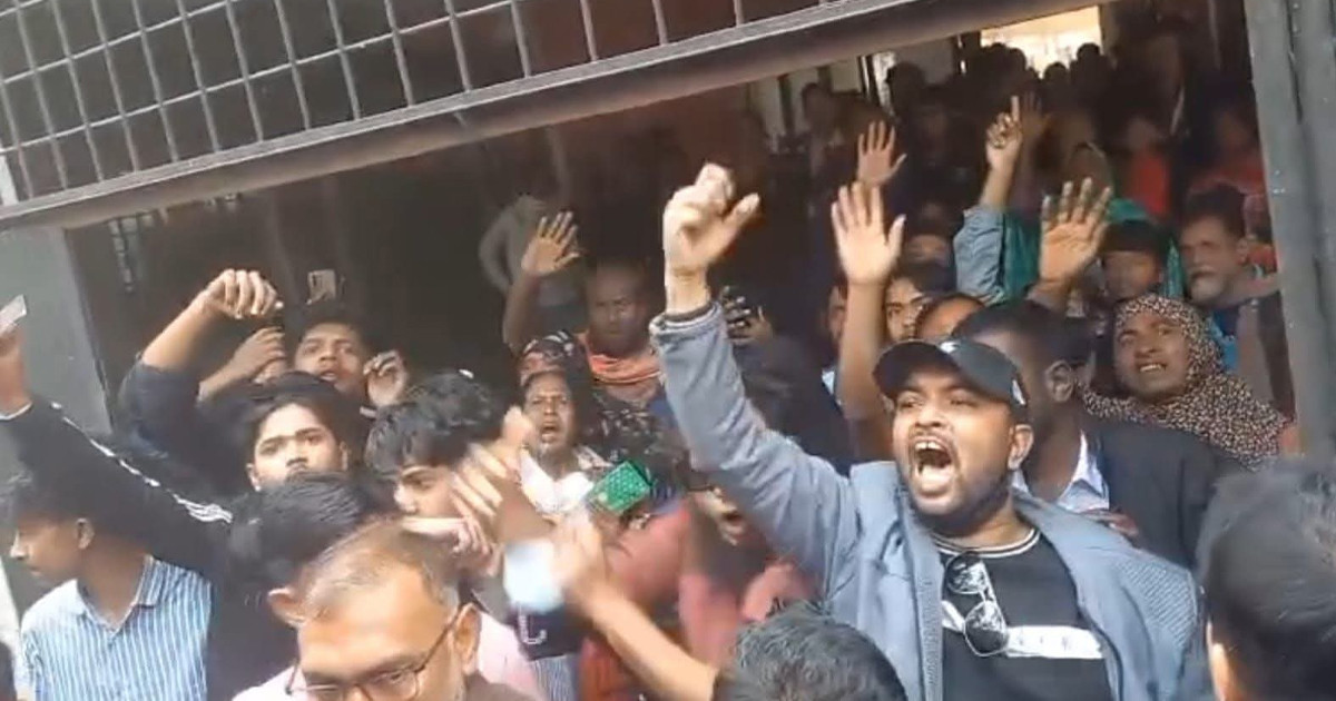 আদালত চত্বরে "জয় বাংলা" শ্লোগান দেওয়া পাঁচ যুবক গ্রেপ্তার