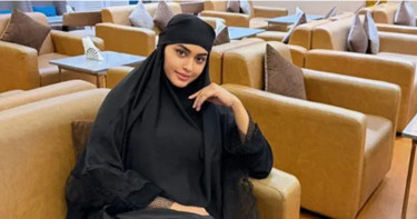 ওমরাহ পালনে সৌদি আরবে মারিয়া মিম