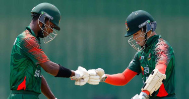 বাঁচা-মরার ম্যাচে অল্পতেই গুটিয়ে গেল টাইগাররা