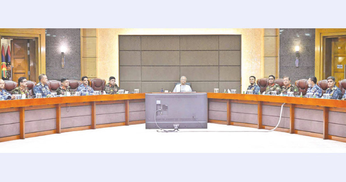 সশস্ত্র বাহিনীকে সর্বোচ্চ সতর্ক থাকার আহবান প্রধান উপদেষ্টার