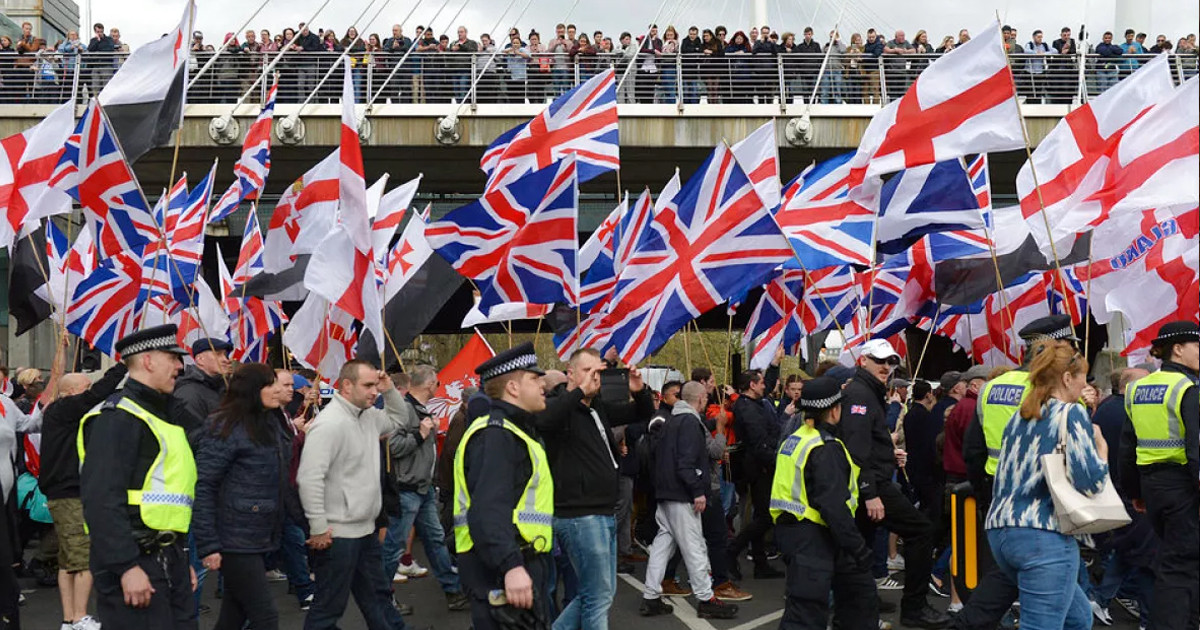 বড় দুই দলে ভাঙন, রাজনৈতিক সংকটে ব্রিটেন