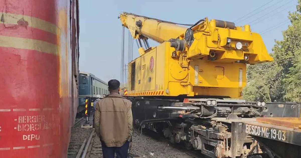 দীর্ঘ ৯ ঘণ্টা পর ট্রেন চলাচল স্বাভাবিক