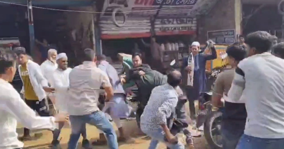 ফেসবুক স্ট্যাটাসকে কেন্দ্র করে বিএনপি-জামায়াত সংঘর্ষ, আহত ১২