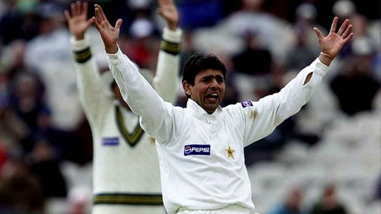 বিশ্বকাপ ইস্যুতে এবার মুখ খুললেন সাকলায়েন মুশতাক