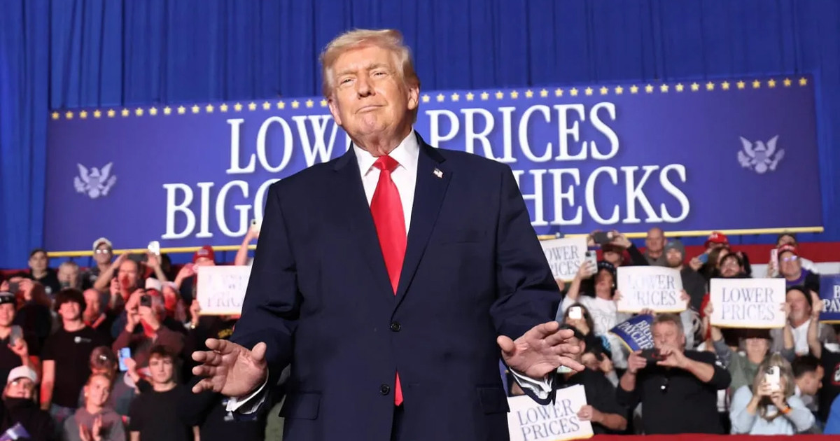 ইরানের দিকে এগিয়ে যাচ্ছে আরও একটি মার্কিন নৌবহর, দাবি ট্রাম্পের