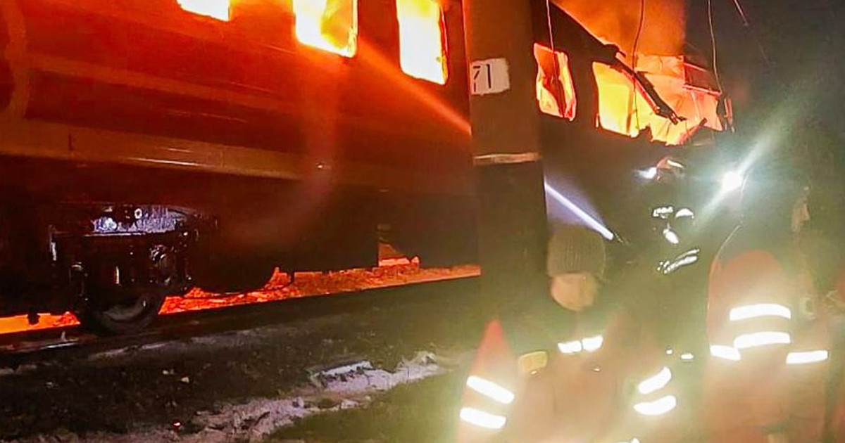 এবার ইউক্রেনের যাত্রীবাহী ট্রেনে ড্রোন হামলা, নিহত ১২