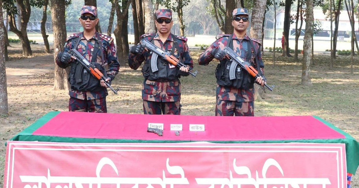 লালমনিরহাটে বিজিবির অভিযানে বিদেশি পিস্তল উদ্ধার