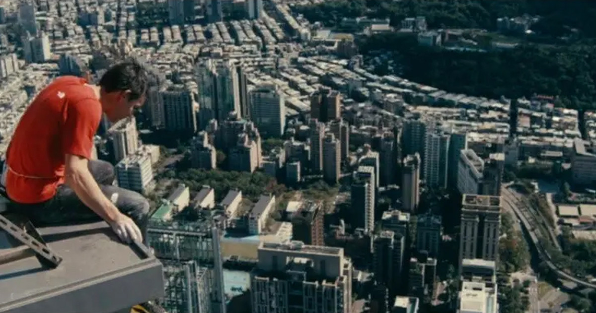 নেটফ্লিক্সে ঝড় তুলেছে ১০১ তলা ভবন আরোহনের লাইভ ভিডিও