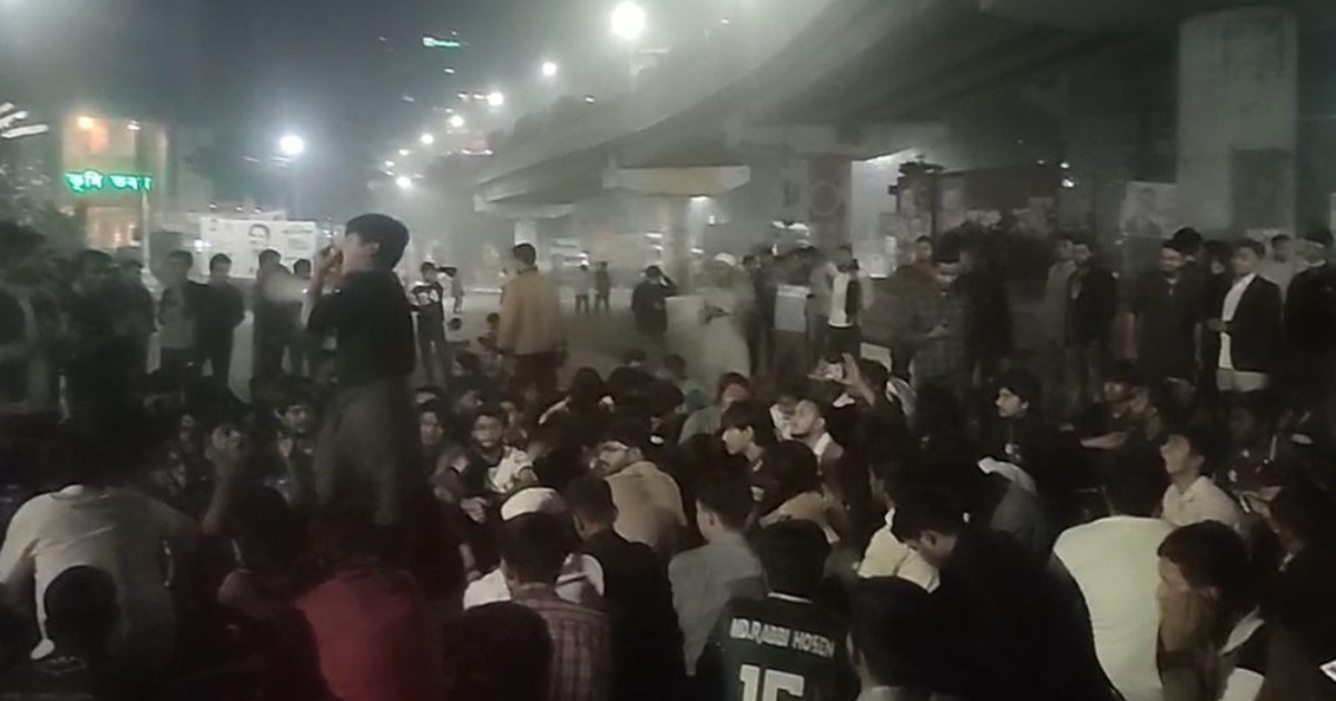 মধ্যরাতে যে কারণে ঢাকা পলিটেকনিক শিক্ষার্থীদের সড়ক অবরোধ