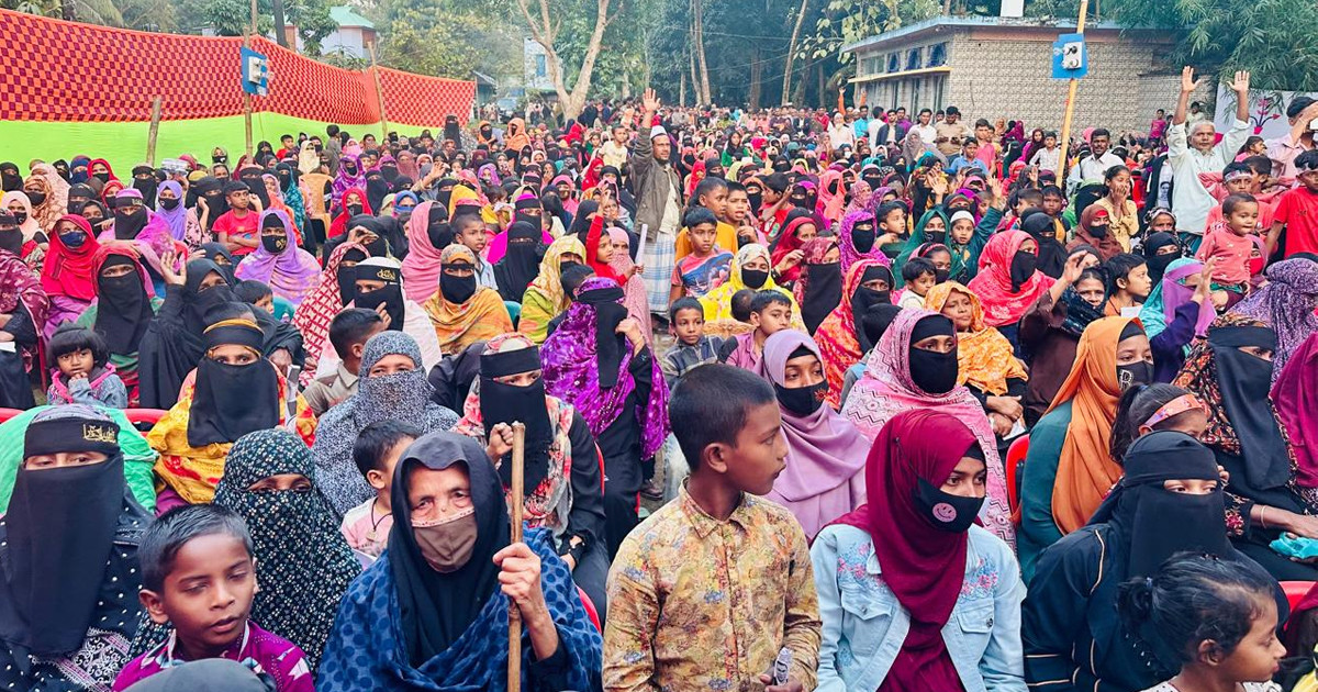 নোয়াখালীতে ধানের শীষের উঠান বৈঠকে নারীদের ঢল