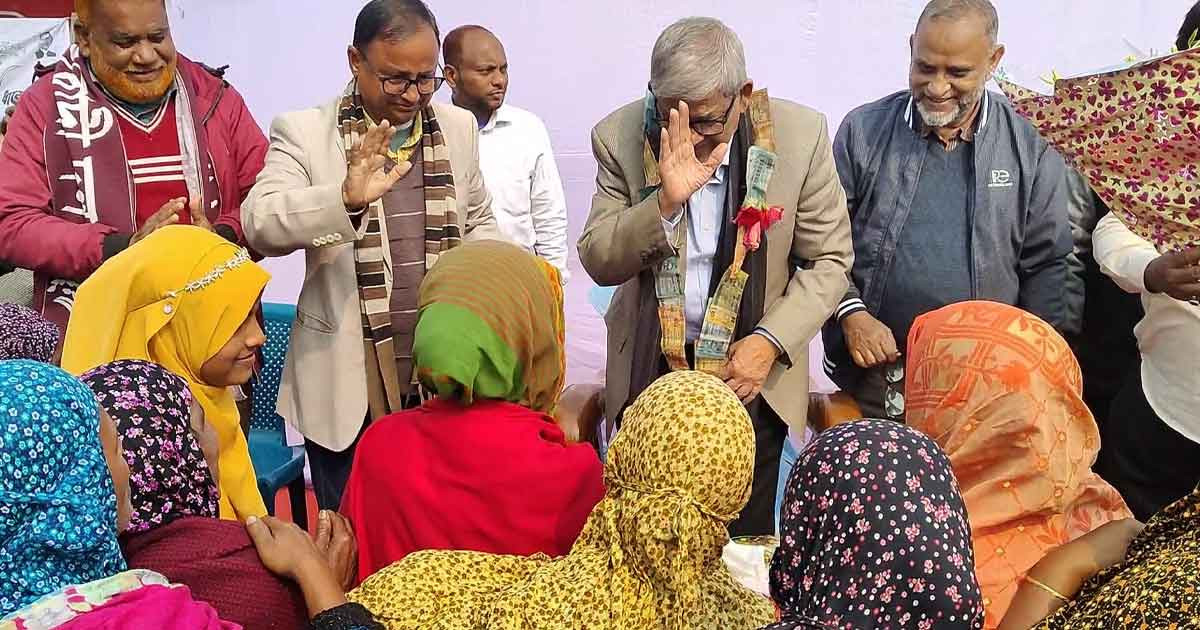 ঠাকুরগাঁওয়ে মির্জা ফখরুলকে টাকার মালা উপহার সমর্থকদের