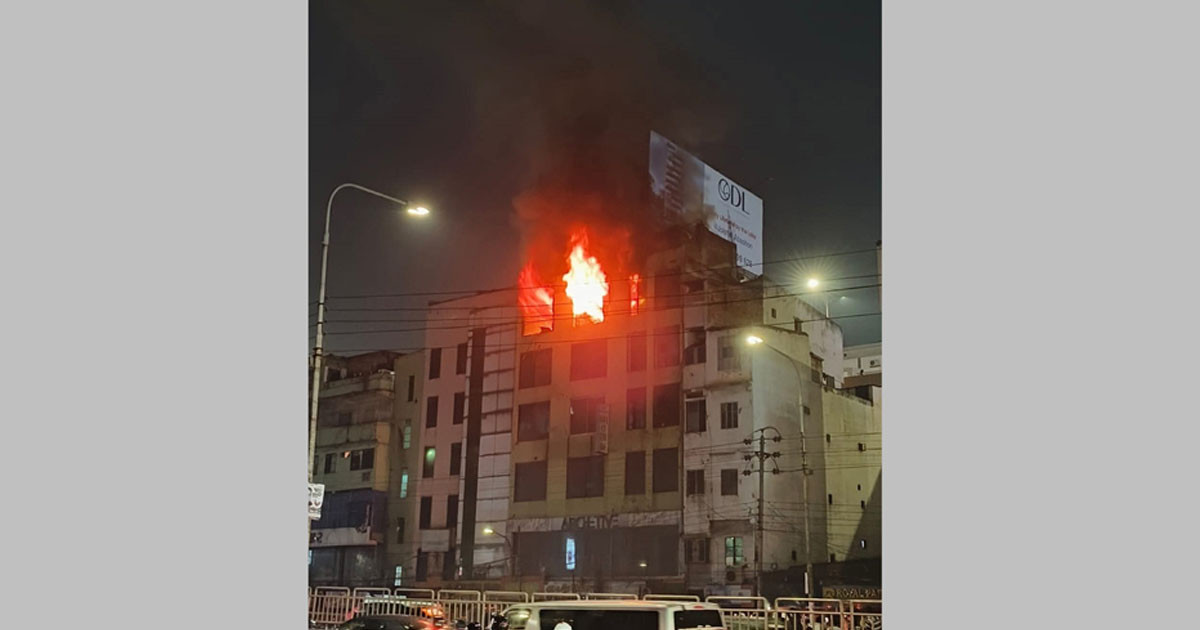 বনানীর আবাসিক ভবনের আগুন নিয়ন্ত্রণে