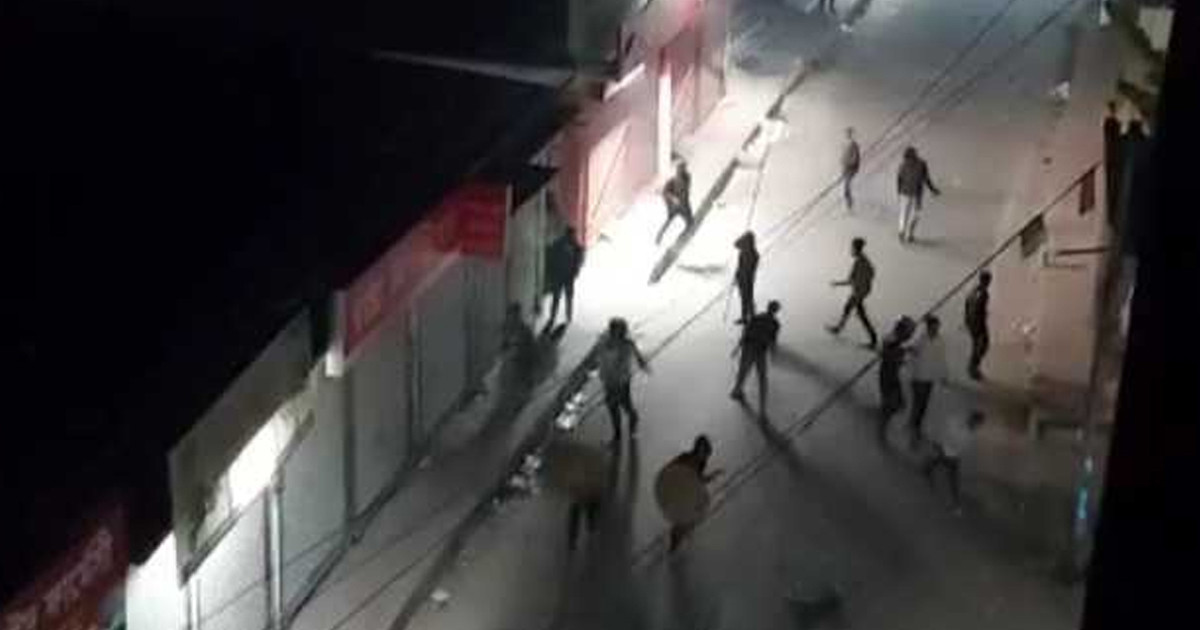 মাদারীপুরে দুই গ্রুপের সংঘর্ষে ৩০ ককটেল বিস্ফোরণ